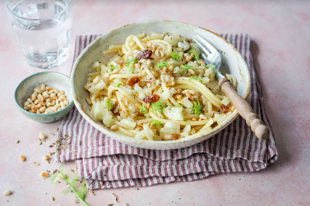 Pâtes aux raisins secs et fenouil